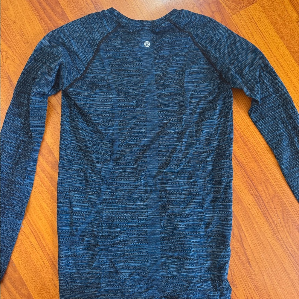 lululemon womens Blue Long Sleeve Shirt